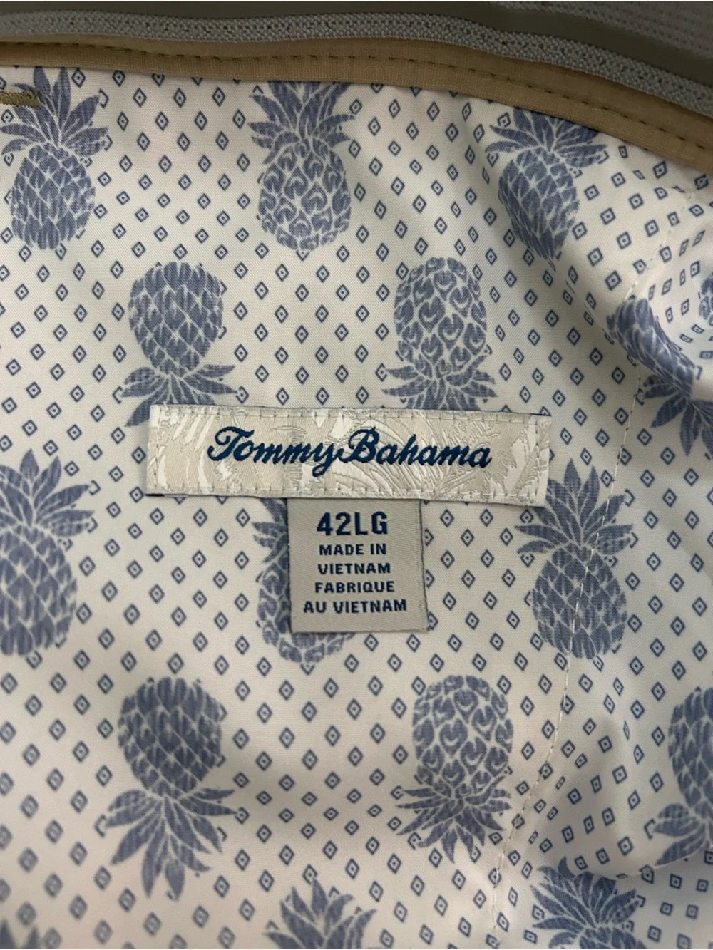 Tommy Bahama Chip Shot 10 Inch Short IslandZone UPF 30 Stone Khaki Size 42 NWT